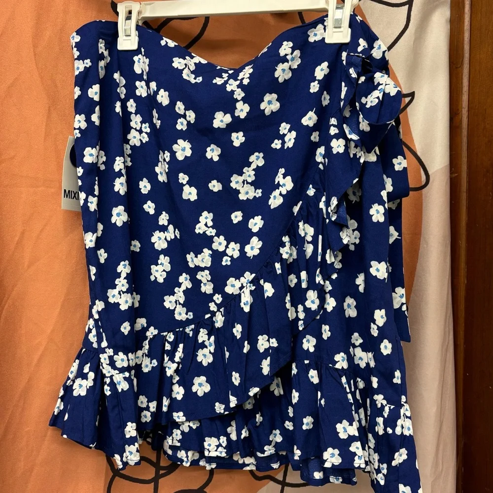 Floral skirt with ruffles, size 16